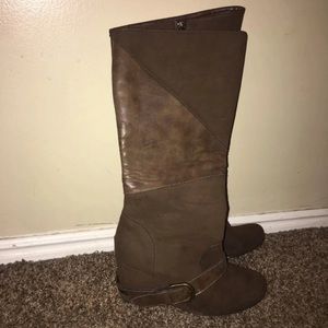 Brown Leather Muk Luks Size 9